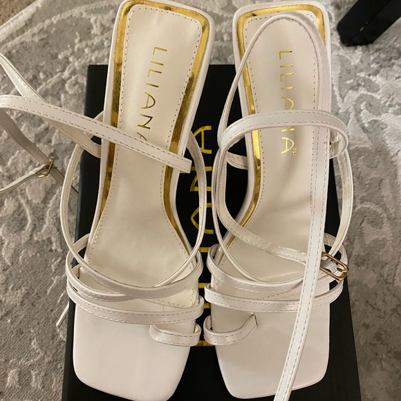 Trendy white strappy heel - Picture 3 of 4